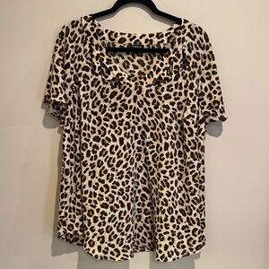 🩷Torrid Leopard Print Short Sleeve Mob Wife Vacation Ready Casual or night out